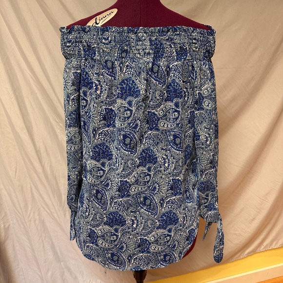 Michael Michael Kors sheer, cold shoulder blouse - Picture 3 of 7